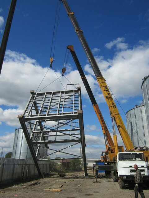 фото строительство бетонного завода автокраном